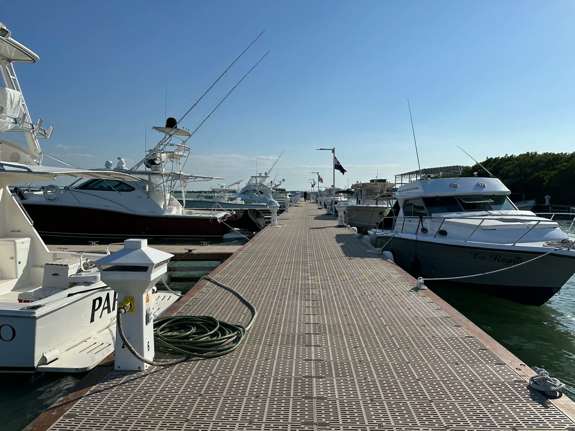 Muelle de la marina en Yucalpetén, punto de encuentro de las salidas